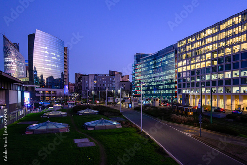Konstfotografi Milano, grattacieli Porta Nuova di sera