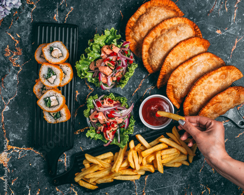 empanadas, sushi 