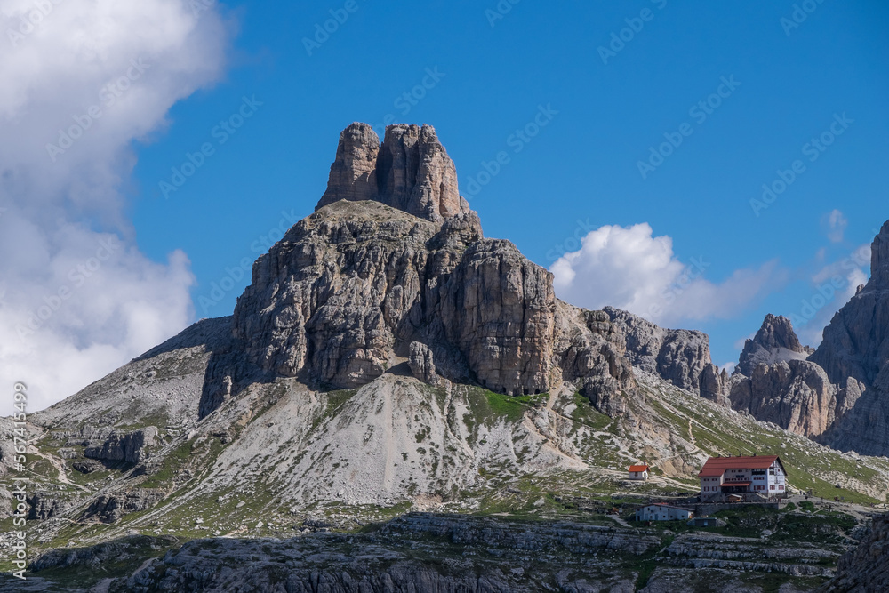 Cerros y montañas en las Dolomitas de Auronzo en el norte de Italia