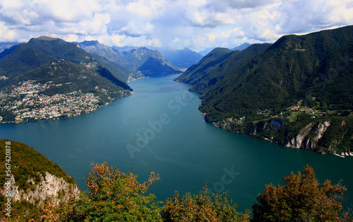 Panoramic view of the mountains and Lake Lugano from Mount San Salvatore in the city of Lugano, in southern Switzerland © Kateryna