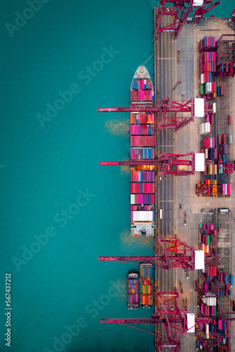 Canvas Print Hong Kong commercial port and its millions of containers on container ships