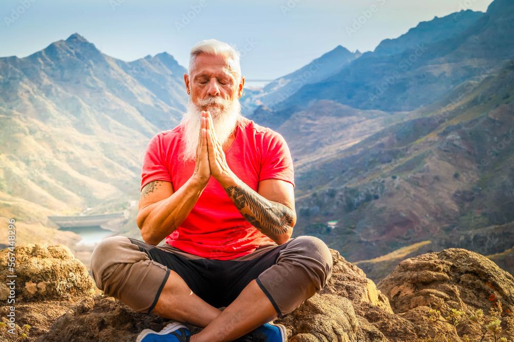 Naklejka premium Senior man greeting sunset