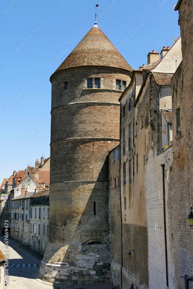 
La tour de l’Orle d’Or de l’ancien donjon de la ville de Semur-en-Auxois
