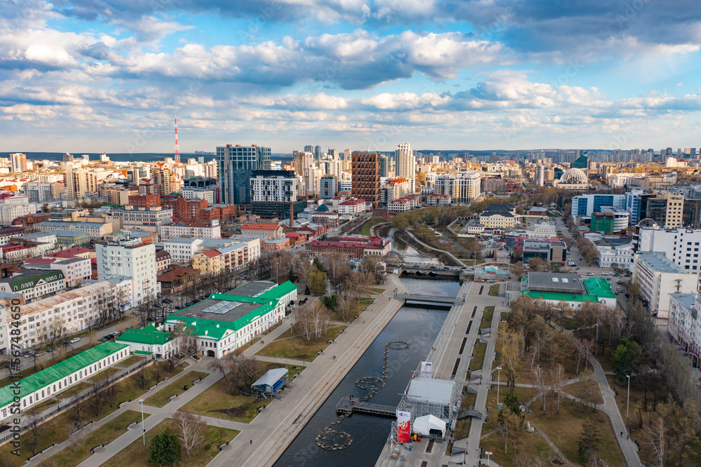 Obraz premium Urban aerial view of beautiful and scenic downtown with modern buildings and clouds.