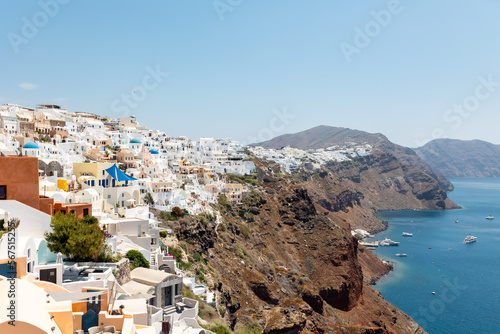 Fototapeta Naklejka Na Ścianę i Meble -  Santorini houses on hill coastline overlooking ocean