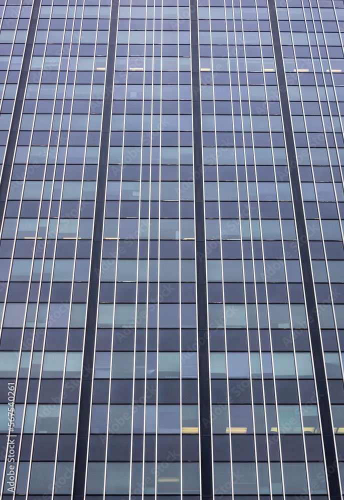 Obraz premium Looking up at the geometric pattern of a building exterior.