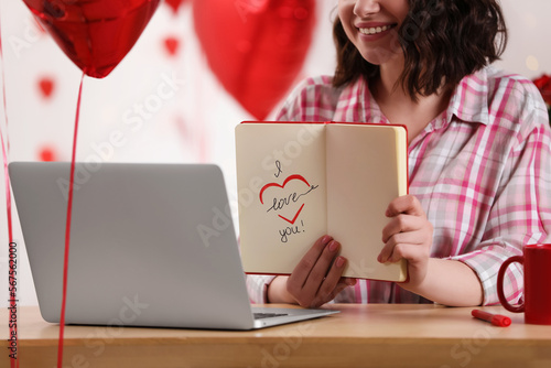 Fotografie Valentine's day celebration in long distance relationship