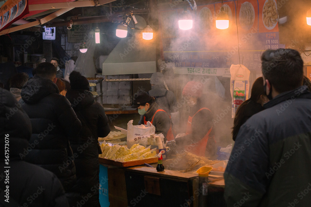 People cooking street market food at Namsung Markets, Seoul, Korea People cooking street market food at Namsung Markets, Seoul, Korea