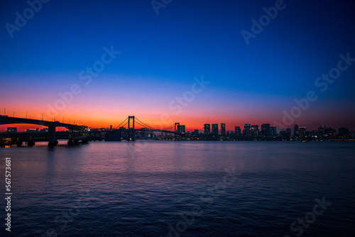 レインボーブリッジの夕焼け © Azi_150