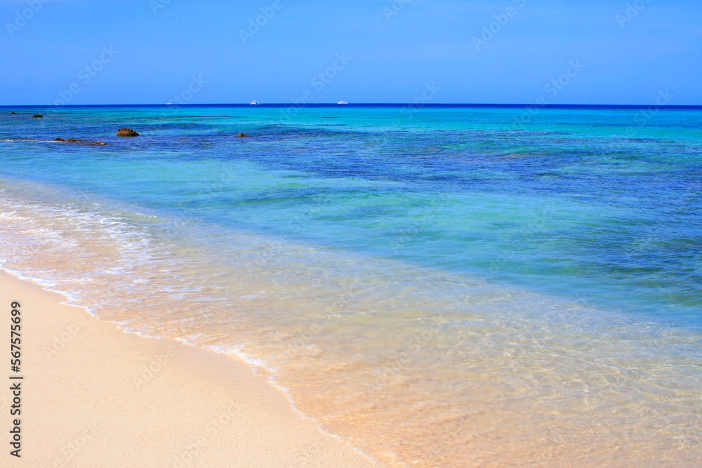 Secluded turquoise beach in Aruba, Caribbean Blue sea, Duth Antilles