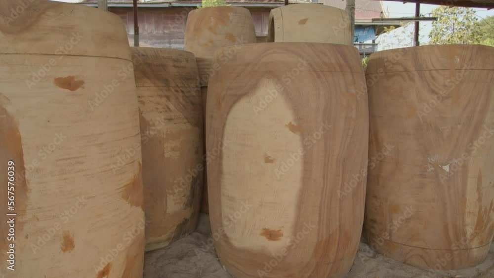 Video Stock Large pieces of wood were cut into pieces to make various