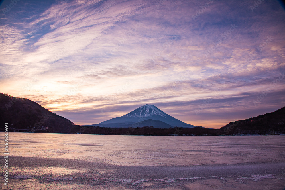 Fototapeta premium 精進湖の朝焼け