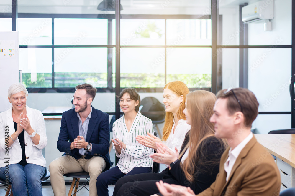 Obraz premium Business people team clapping hands and working a new project in office,Teamwork concept,Business profits