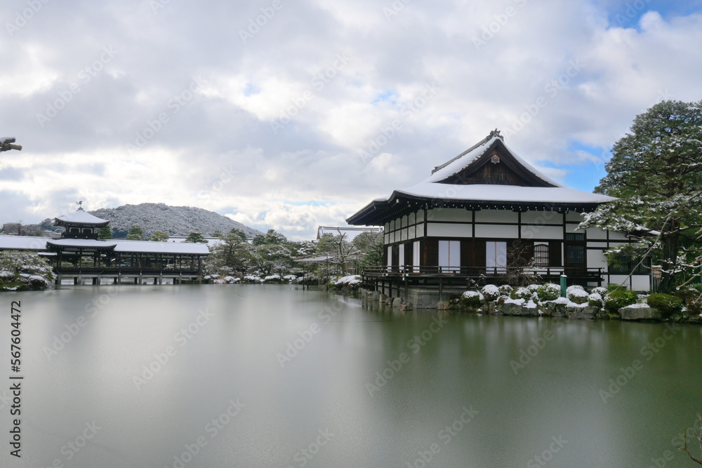 冬の京都市平安神宮 神苑の尚美館と泰平閣 冬の京都市平安神宮 神苑の尚美館と泰平閣