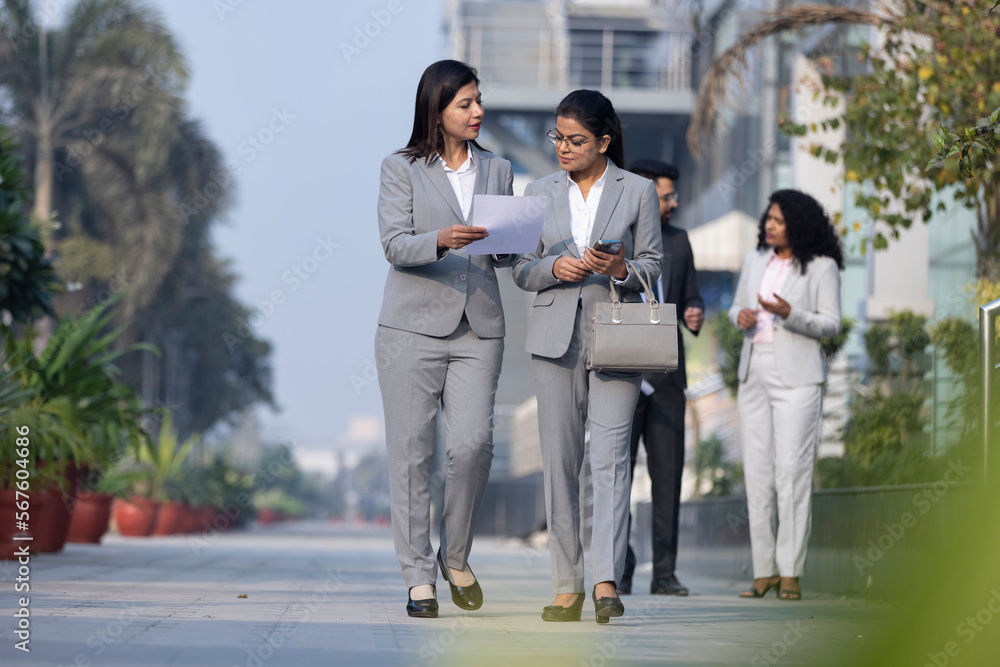 Fototapeta premium two indian businesswoman decision in outside the office