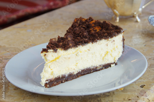 Cheesecake with chocolate base and dark crumble.