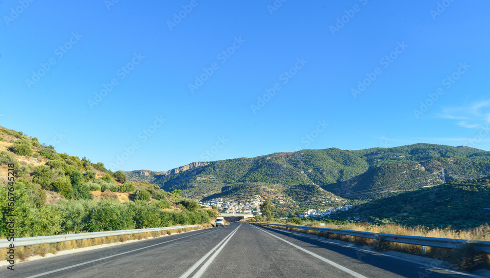 Europastraße 75 in Nordostkreta zwischen Heraklion und Agios Nikolaos (Griechenland)	