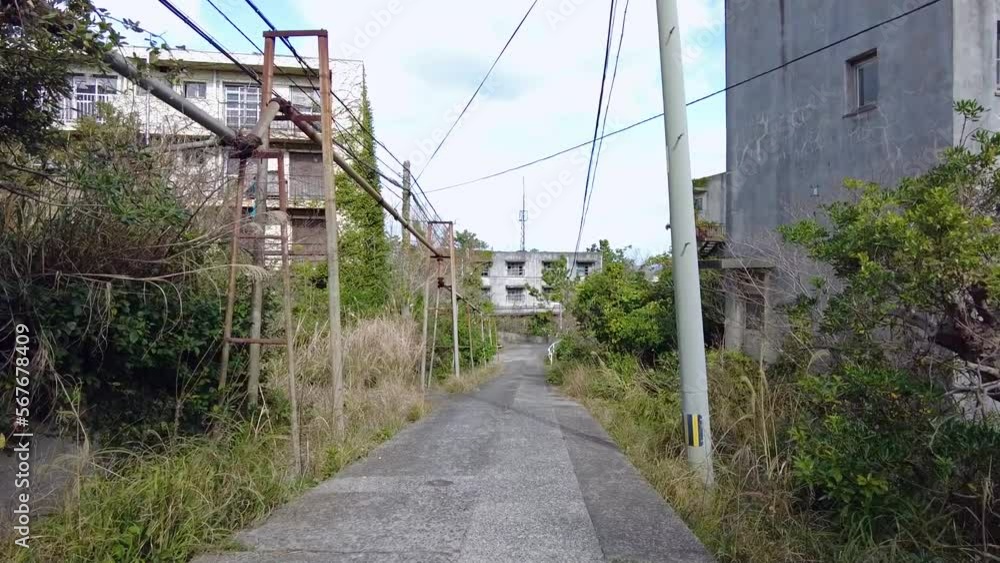 廃墟になった池島の団地群の中を歩く 廃墟になった池島の団地群の中を歩く