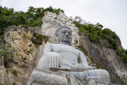 Foto Statue de Bouddha à Phnom Sampov, Cambodge