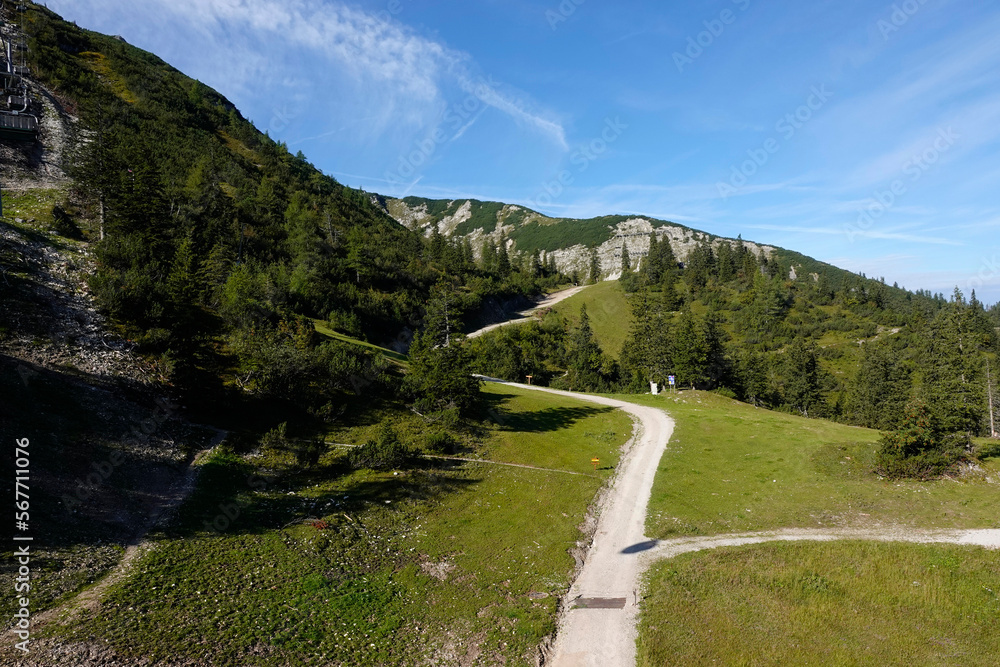 Blick vom und zum  Hochkar in Niederösterreich und Steiermark, Österreich im Herbst