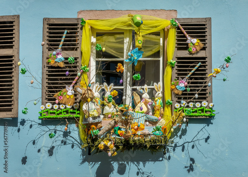 Fototapeta Naklejka Na Ścianę i Meble -  Easter ornaments with bunnies and eggs at the window of a house in the town of Kaysersberg in Alsace, region, France