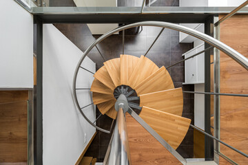 Fotobehang Trappen Houten wenteltrap met trendy design  © Pavel