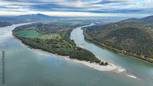 Obraz na płótnie aerial view of the river w salonie