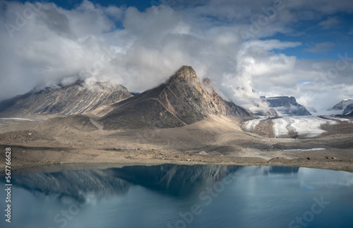 Summit Lake, Akshayuk Pass, Baffin Island © Mariana Ianovska