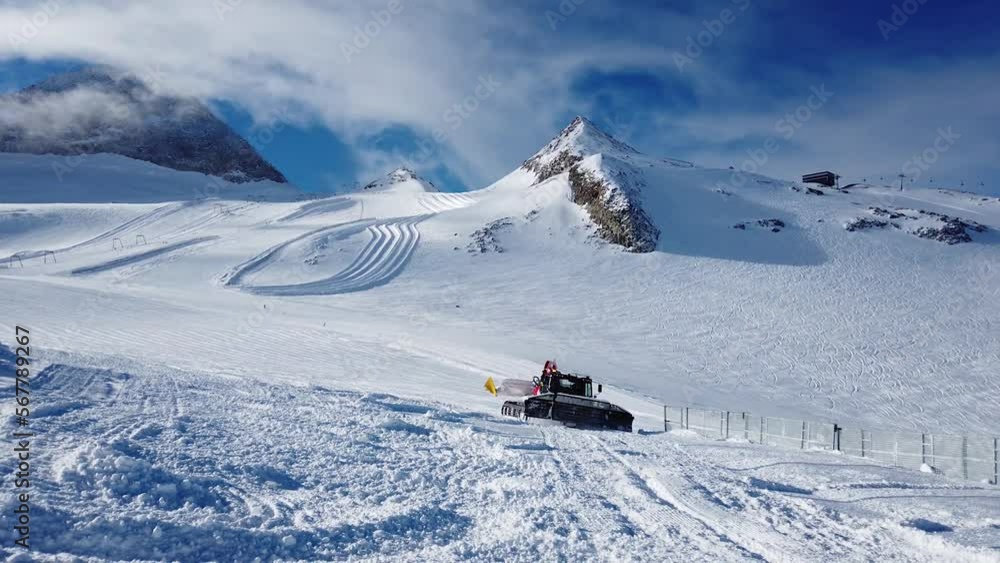 snowcat snow removal and slope preparation by pistebully during vacation in Mayrhofen snowcat snow removal and slope preparation by pistebully during vacation in Mayrhofen
