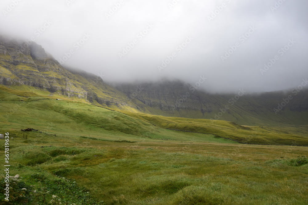 Landschaft bei Gásadalur (Färöer-Inseln)