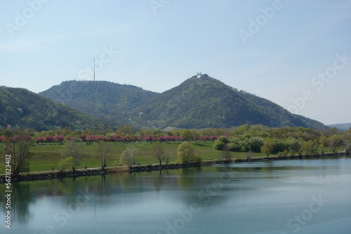 Neue Donau und Leopoldsberg