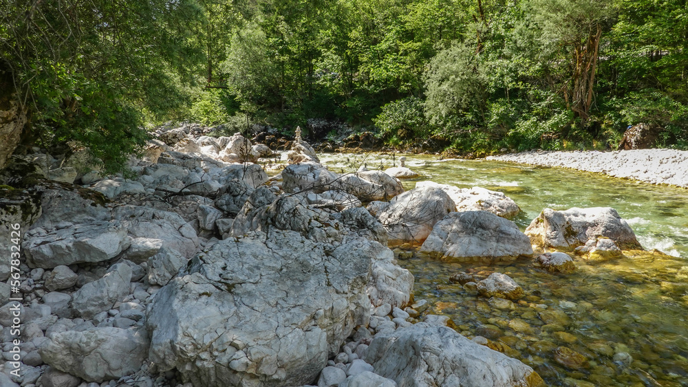 Große Soca im Triglav Nationalpark in Slowenien Große Soca im Triglav Nationalpark in Slowenien