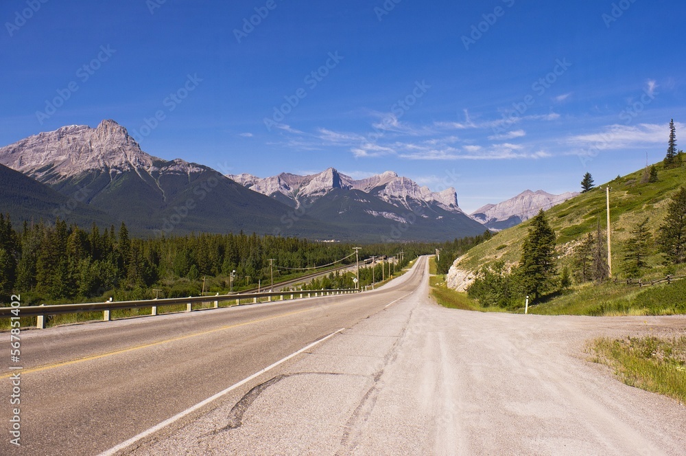 Naklejka premium Highway through Canadian Rockies.