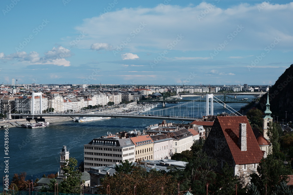 Obraz premium view of the budapest city with the river