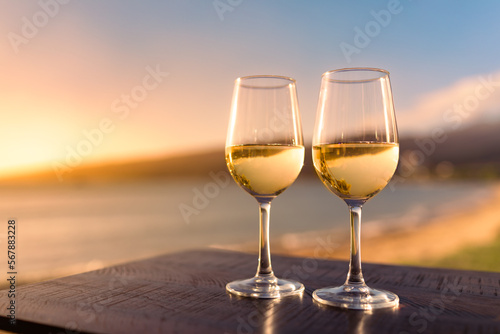Obraz na plátně Romantic summertime lifestyle beach side getaway for two