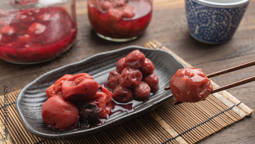日本の小さい梅干しと大きい梅干し｜Salted plums・Pickled plums