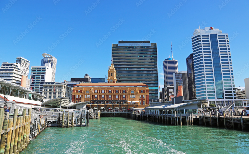 Fototapeta premium Leaving Waitemata Harbour - Auckland, New Zealand