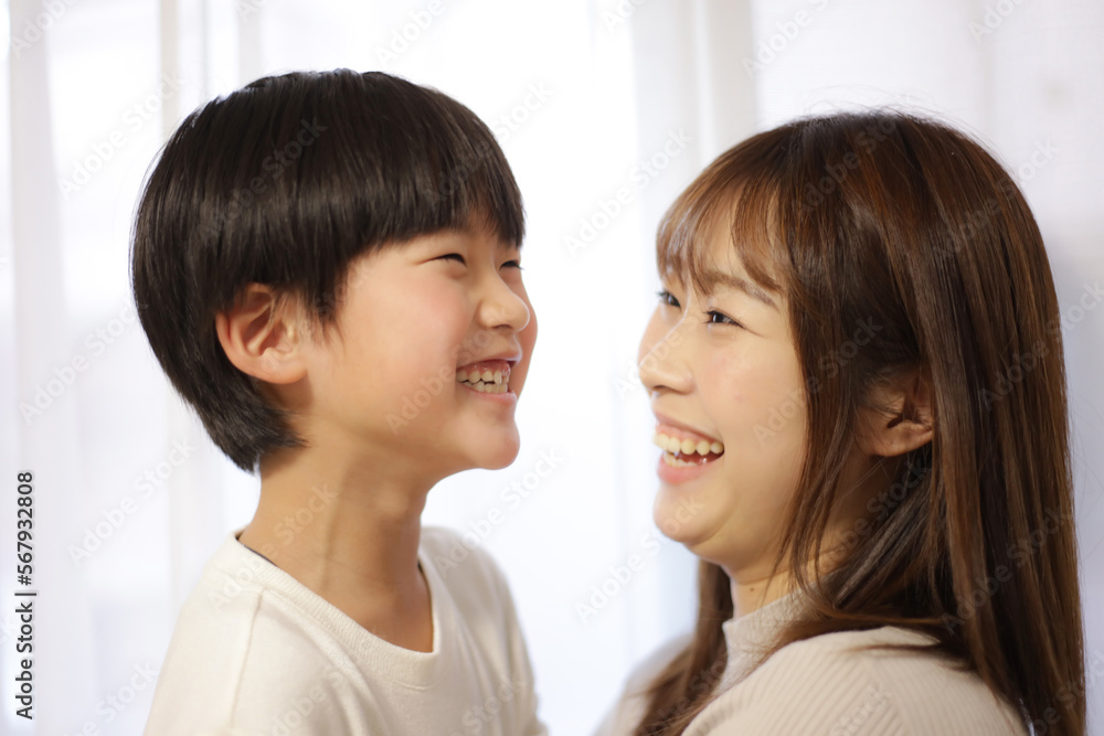 笑顔の親子 笑顔の親子