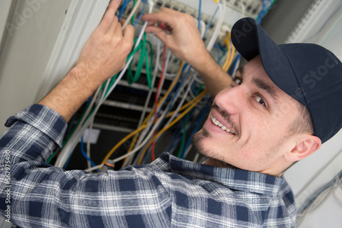 Tableau sur toile electromechanic holds power cables