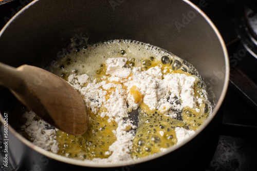 Tableau sur toile cooking sauce from butter and flour