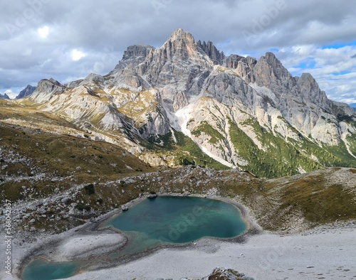 Fototapeta Naklejka Na Ścianę i Meble -  Beautiful turquoise waters of a little mountain lake in the Dolomites