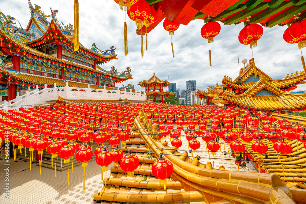 Naklejka premium Chinese lanterns hanging from the ceiling of Chinese temple Thean Hou Temple in Kuala Lumpur of Malaysia. Dedicated to Mazu Chinese sea goddess. Red lanterns for Chinese New Year of the water Rabbit.