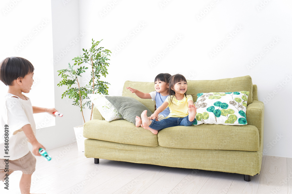 笑顔で遊ぶ子ども 笑顔で遊ぶ子ども