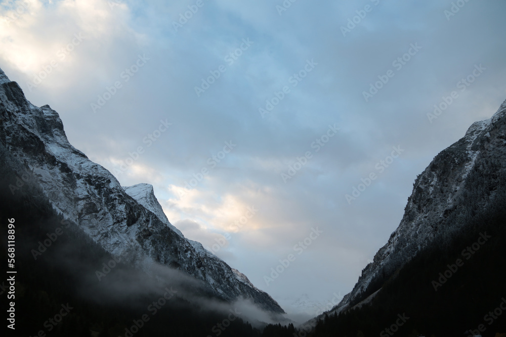 Landschaft im Pitztal, Alpen, Österreich im Herbst/Winter