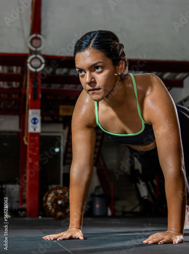 Medium shot of woman doing a push-up