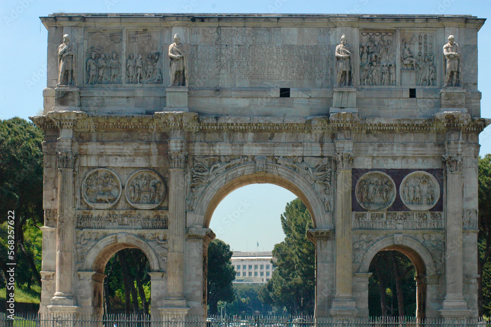 Obraz premium ancient roman arch