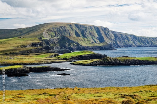 Canvas Print The 1000ft Kerry Cliffs on west of Iveragh peninsula Ring of Kerry and on the Wild Atlantic Way