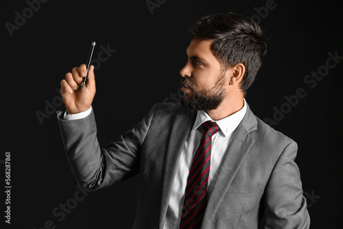 Young businessman in suit w...