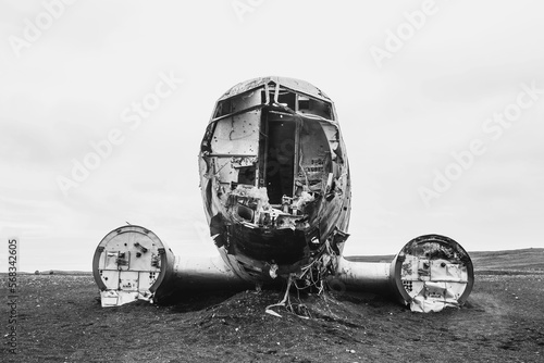 Canvas Print plane wreck of old douglas dakota dc-3 in iceland