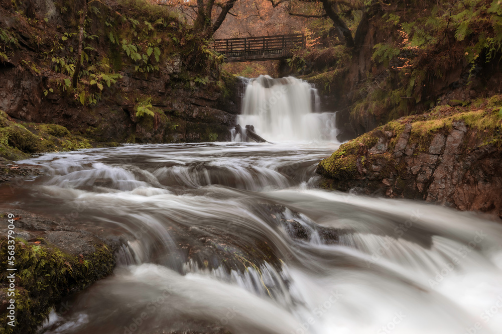 Fototapeta premium Sychryd Waterfall, in the Vale of Neath, Wales, in full flow during the autumn. 
